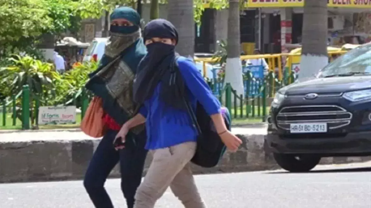 Moradabad: हल्की बारिश बनी परेशानी, उमस ने किया पसीना-पसीना Moradabad: हल्की बारिश बनी परेशानी, उमस ने किया पसीना-पसीना