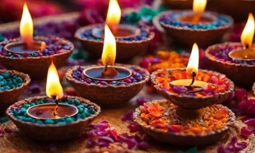 Vastu Tips: पूजा के बाद जली हुई बत्ती का क्या करें Vastu Tips: पूजा के बाद जली हुई बत्ती का क्या करें