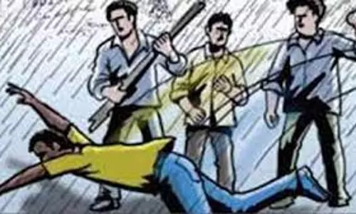 Haryana: दिनदहाड़े युवक पर हमला, तलवार और डंडे बरसाए