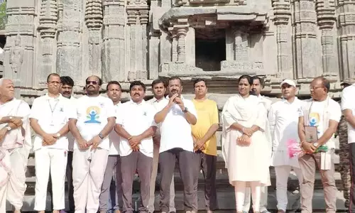 हजार स्तंभ मंदिर में भव्य योग दिवस कार्यक्रम आयोजित