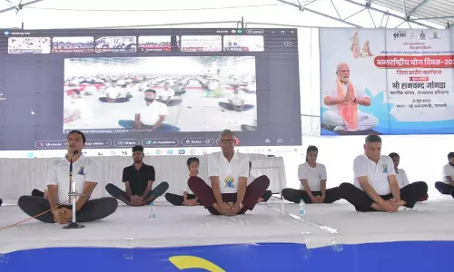 Haryana : अंतर्राष्ट्रीय योग दिवस जगाधरी में योगासन और शांति दिवस मनाया गया Haryana : अंतर्राष्ट्रीय योग दिवस जगाधरी में योगासन और शांति दिवस मनाया गया