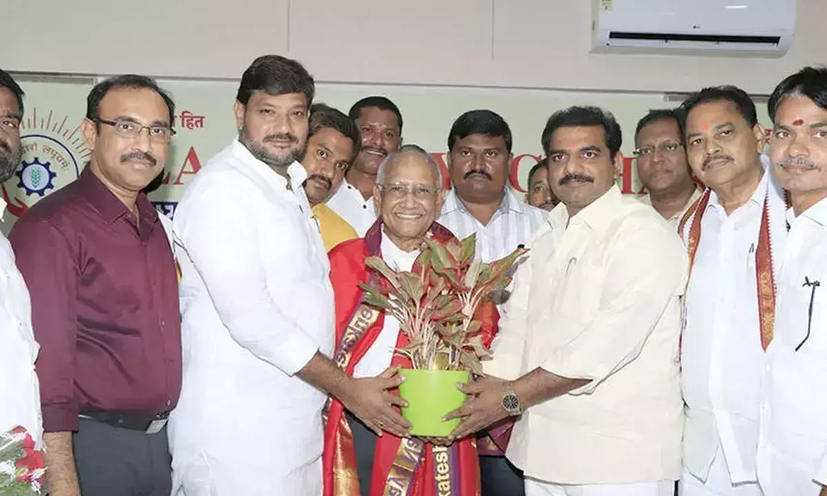 Andhra: तुलसी सीड्स के चेयरमैन का जन्मदिन मनाया गया