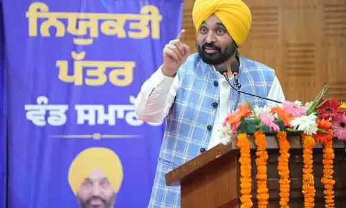 CM ने 281 लोगों को नौकरी के पत्र दिए, कहा- अब तक 54 हजार लाभार्थी CM ने 281 लोगों को नौकरी के पत्र दिए, कहा- अब तक 54 हजार लाभार्थी