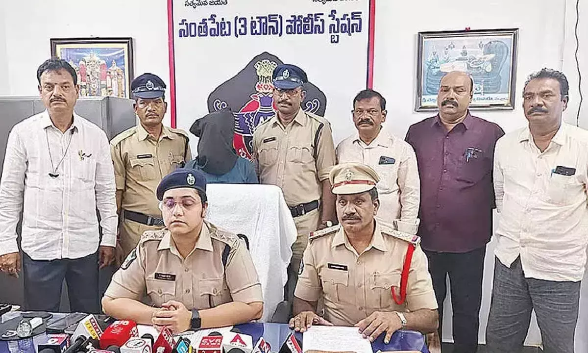 Andhra: ओडिशा से गांजा तस्कर गिरफ्तार