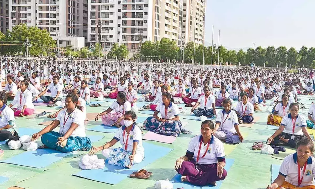 Andhra: विभिन्न संगठनों द्वारा अंतर्राष्ट्रीय योग दिवस धूमधाम से मनाया गया