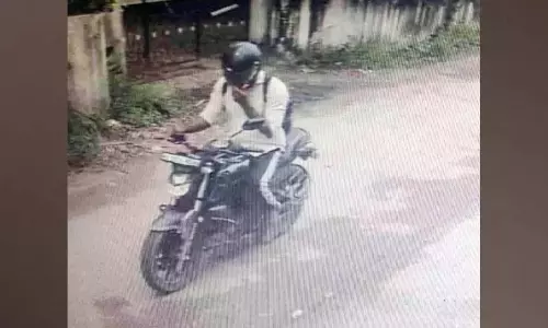 Kerala : एडविलंग में पट्टप्पाकल में फिर हुई बाइक सवार डकैती Kerala : एडविलंग में पट्टप्पाकल में फिर हुई बाइक सवार डकैती