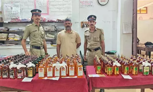 Kerala : नीलांबुर निवासी 150 बोतल विदेशी शराब के साथ गिरफ्तार Kerala : नीलांबुर निवासी 150 बोतल विदेशी शराब के साथ गिरफ्तार