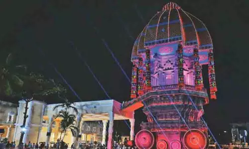 Chennai में नव-पुनर्निर्मित वल्लुवर कोट्टम स्मारक के अंदर का दृश्य