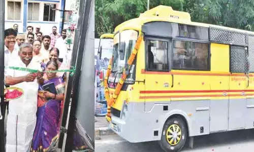 मोबाइल मृदा परीक्षण इकाई से किसानों को काफी मदद मिलेगी: Tiruvarur Collector मोबाइल मृदा परीक्षण इकाई से किसानों को काफी मदद मिलेगी: Tiruvarur Collector