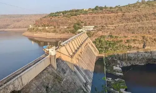 Vizag फर्म ने बांध के प्लंज पूल का निरीक्षण किया Vizag फर्म ने बांध के प्लंज पूल का निरीक्षण किया