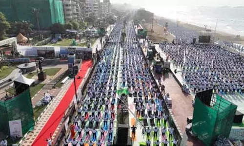 ‘योगांध्र कार्यक्रम’ ने बनाया गिनीज बुक ऑफ वर्ल्ड रिकॉर्ड, सीएम नायडू बोले- ये हर नागरिक की उपलब्धि ‘योगांध्र कार्यक्रम’ ने बनाया गिनीज बुक ऑफ वर्ल्ड रिकॉर्ड, सीएम नायडू बोले- ये हर नागरिक की उपलब्धि
