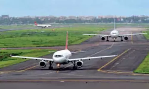 Mumbai : एयरपोर्ट पर फ्लाइट छूटने से बौखलाया युवक, अवैध एंट्री पर हुई कार्रवाई