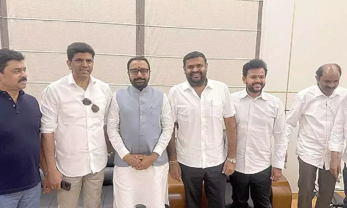 Andhra: विधायक ने विकास को बढ़ावा देने के लिए केंद्रीय मंत्री से सहयोग मांगा