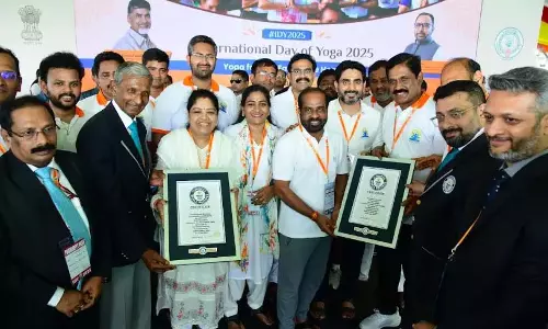 Andhra: योगांध्र 2025 ने दो नए गिनीज वर्ल्ड रिकॉर्ड बनाए Andhra: योगांध्र 2025 ने दो नए गिनीज वर्ल्ड रिकॉर्ड बनाए