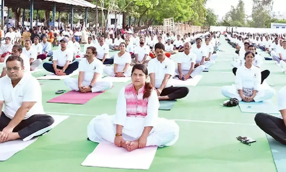 Andhra: लोगों से योग को दैनिक जीवन का अभ्यास बनाने का आग्रह किया गया
