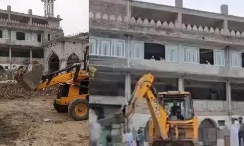 Delhi : जामा मस्जिद के वजूखाने पर चला बुलडोजर, माहौल तनावपूर्ण Delhi : जामा मस्जिद के वजूखाने पर चला बुलडोजर, माहौल तनावपूर्ण