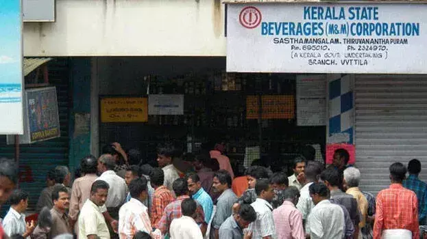 Kerala सरकार शराब के लिए कांच की बोतल मॉडल पर कर रही विचार Kerala सरकार शराब के लिए कांच की बोतल मॉडल पर कर रही विचार