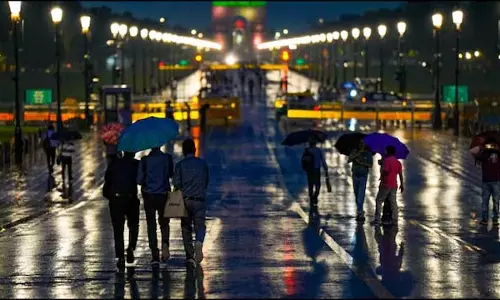 Delhi : जल्द हो सकती है भारी बारिश, आंधी और बिजली गिरने की आशंका Delhi : जल्द हो सकती है भारी बारिश, आंधी और बिजली गिरने की आशंका