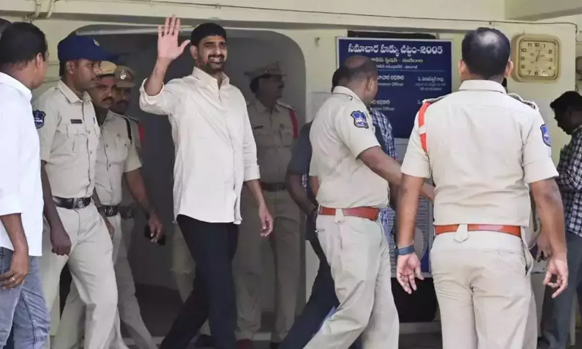 Telangana: भारी नाटकीय घटनाक्रम के बीच कौशिक रेड्डी गिरफ्तार; जमानत मिली Telangana: भारी नाटकीय घटनाक्रम के बीच कौशिक रेड्डी गिरफ्तार; जमानत मिली