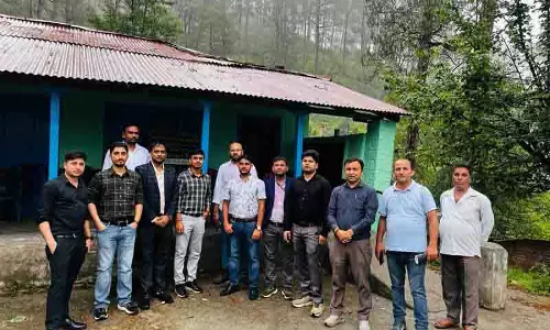 चुनाव आयोग की टीम ने Kangra में दूरदराज के मतदान केंद्रों का निरीक्षण किया चुनाव आयोग की टीम ने Kangra में दूरदराज के मतदान केंद्रों का निरीक्षण किया