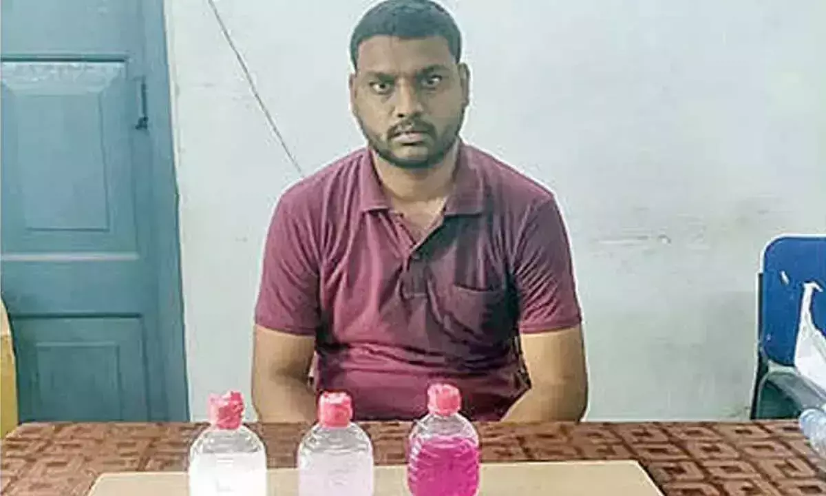Telangana: 2.5 हजार रुपए की रिश्वत लेने के आरोप में कंप्यूटर ऑपरेटर एसीबी के शिकंजे में Telangana: 2.5 हजार रुपए की रिश्वत लेने के आरोप में कंप्यूटर ऑपरेटर एसीबी के शिकंजे में