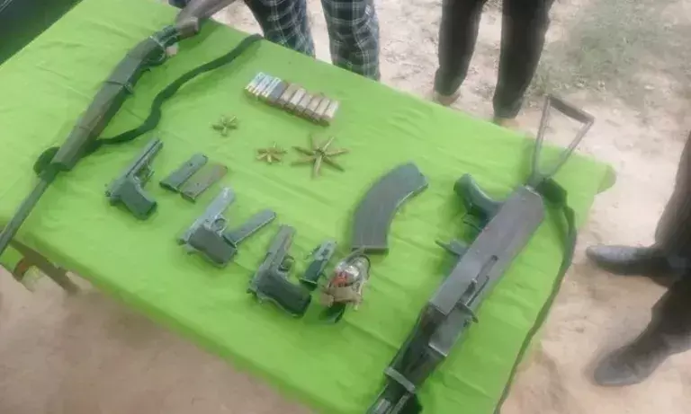 Assam: कार्बी आंगलोंग में 10 डीएचडीयू उग्रवादियों ने हथियारों के साथ किया आत्मसमर्पण Assam: कार्बी आंगलोंग में 10 डीएचडीयू उग्रवादियों ने हथियारों के साथ किया आत्मसमर्पण