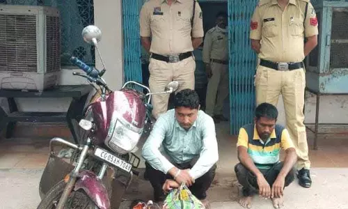 शराब का परिवहन, बाइक के साथ दो गिरफ्तार शराब का परिवहन, बाइक के साथ दो गिरफ्तार