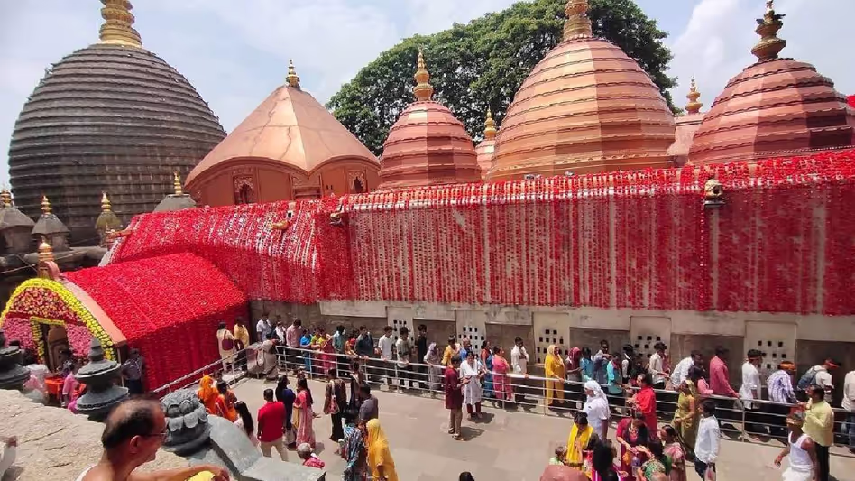 अंबुबाची महायोग शुरू होने पर हिमंत बिस्वा सरमा ने तीर्थयात्रियों का स्वागत किया अंबुबाची महायोग शुरू होने पर हिमंत बिस्वा सरमा ने तीर्थयात्रियों का स्वागत किया