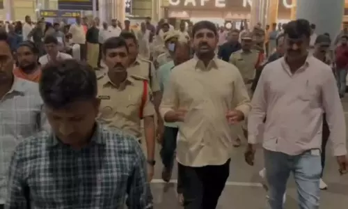 वारंगल पुलिस ने BRS विधायक पाडी कौशिक रेड्डी को गिरफ्तार किया वारंगल पुलिस ने BRS विधायक पाडी कौशिक रेड्डी को गिरफ्तार किया