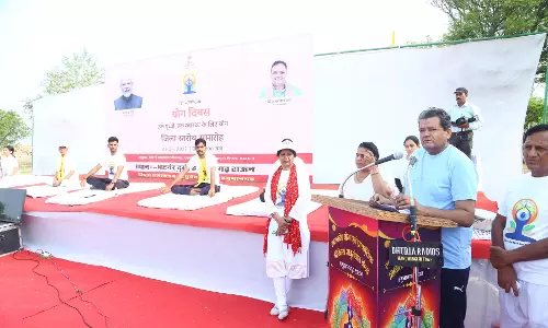 Jaipur : मंत्री सुमित गोदारा ने दिलाया योग का संकल्प, कहा – स्वस्थ तन में बसता है स्वस्थ मन Jaipur : मंत्री सुमित गोदारा ने दिलाया योग का संकल्प, कहा – स्वस्थ तन में बसता है स्वस्थ मन