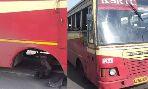 KSRTC बस का टायर पंक्चर होने के कारण उसे बीच यात्रा में ही रोकना पड़ा KSRTC बस का टायर पंक्चर होने के कारण उसे बीच यात्रा में ही रोकना पड़ा