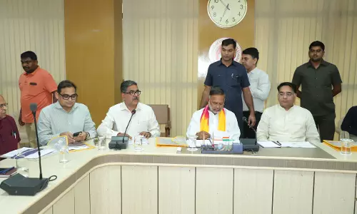 Jaipur : ऊर्जा मंत्री की AVVNL अधिकारियों संग बैठक, उपभोक्ताओं को निर्बाध बिजली देने पर जोर Jaipur : ऊर्जा मंत्री की AVVNL अधिकारियों संग बैठक, उपभोक्ताओं को निर्बाध बिजली देने पर जोर