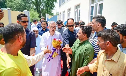 Omar ने गंदेरबल में मैरिज हॉल का उद्घाटन किया, पुल की आधारशिला रखी Omar ने गंदेरबल में मैरिज हॉल का उद्घाटन किया, पुल की आधारशिला रखी