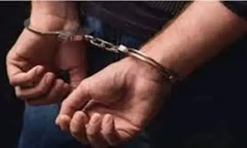 Manipur में सुरक्षाबलों की कार्रवाई, एक उग्रवादी गिरफ्तार, हथियार जब्त Manipur में सुरक्षाबलों की कार्रवाई, एक उग्रवादी गिरफ्तार, हथियार जब्त