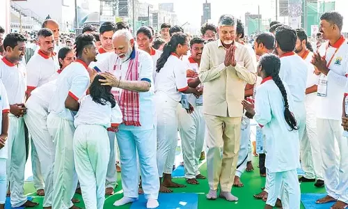 विशाखापत्तनम में आयोजित योगाआंध्र कार्यक्रम सुपरहिट रहा : CM Chandrababu विशाखापत्तनम में आयोजित योगाआंध्र कार्यक्रम सुपरहिट रहा : CM Chandrababu
