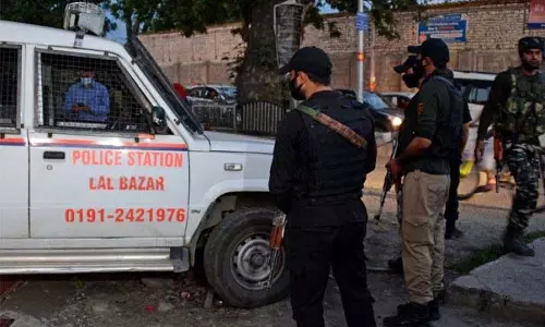 Jammu: 2002 के पुलिस दल पर हमले के मामले में अभियोजन पक्ष की विफलता के कारण तीन लोग बरी Jammu: 2002 के पुलिस दल पर हमले के मामले में अभियोजन पक्ष की विफलता के कारण तीन लोग बरी