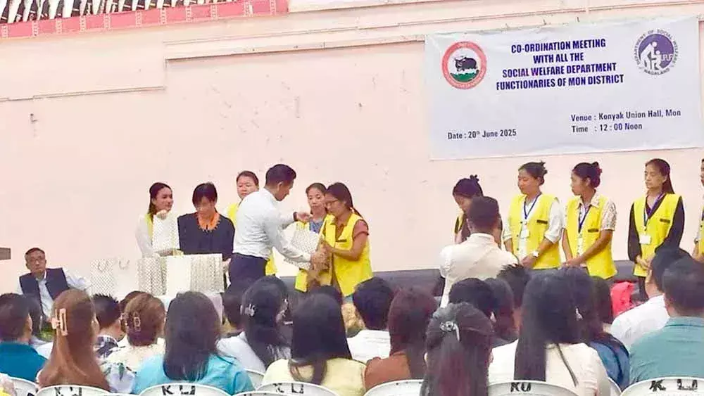 मोन जिले में आंगनवाड़ी कार्यकर्ताओं को स्मार्टफोन वितरित किए गए मोन जिले में आंगनवाड़ी कार्यकर्ताओं को स्मार्टफोन वितरित किए गए