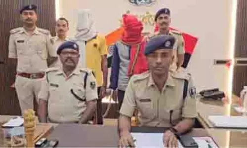 Bihar: रोहतास में अवैध सिगरेट फैक्ट्री का भंडाफोड़, करोड़ों की मशीन जब्त Bihar: रोहतास में अवैध सिगरेट फैक्ट्री का भंडाफोड़, करोड़ों की मशीन जब्त