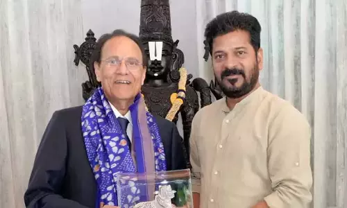 Telangana : नोरी दत्तात्रेयुडु ने सीएम रेवंत से की मुलाकात Telangana : नोरी दत्तात्रेयुडु ने सीएम रेवंत से की मुलाकात