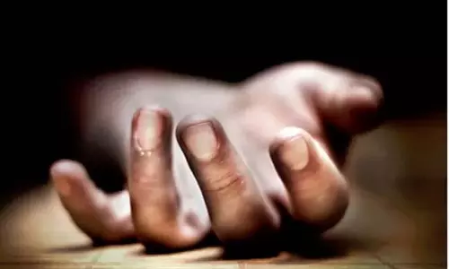Telangana : युवक ने लॉज में फांसी लगाकर की आत्महत्या Telangana : युवक ने लॉज में फांसी लगाकर की आत्महत्या