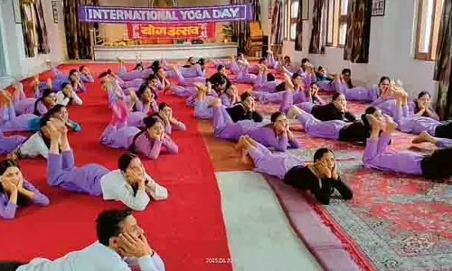 Himachal: योग और कौशल प्रशिक्षण के माध्यम से लड़कियों को सशक्त बनाना