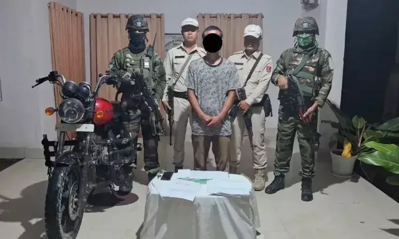 Manipur: इंफाल पश्चिम में जबरन वसूली के आरोप में केसीपी-पीडब्लूजी कैडर गिरफ्तार Manipur: इंफाल पश्चिम में जबरन वसूली के आरोप में केसीपी-पीडब्लूजी कैडर गिरफ्तार