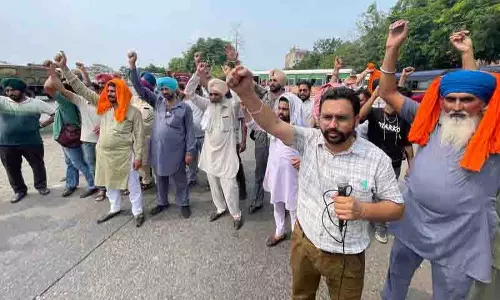 Ludhiana: बस ऑपरेटरों की हड़ताल से यात्री परेशान Ludhiana: बस ऑपरेटरों की हड़ताल से यात्री परेशान