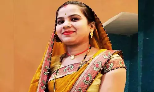 सुबह चार बजे पति की नींद खुली तो पत्नी फंदे पर लटकी मिली, सुबह चार बजे पति की नींद खुली तो पत्नी फंदे पर लटकी मिली,