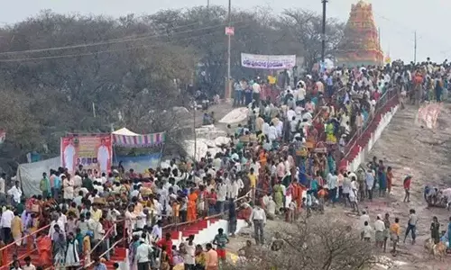 जीओ दे दिया गया.. फंड भूल गए.. क्या लिंगमंतुला स्वामी कांग्रेस शासन के दौरान देशद्रोही थे? जीओ दे दिया गया.. फंड भूल गए.. क्या लिंगमंतुला स्वामी कांग्रेस शासन के दौरान देशद्रोही थे?