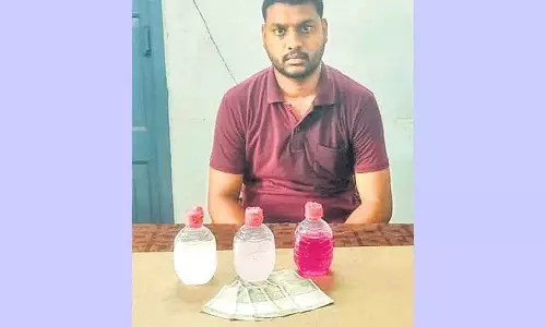 राशन कार्ड अपलोड करने के लिए 2,500 रुपये रिश्वत राशन कार्ड अपलोड करने के लिए 2,500 रुपये रिश्वत