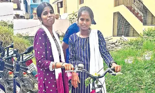 माता-पिता ने डांटा तो बहनों ने कर ली आत्महत्या माता-पिता ने डांटा तो बहनों ने कर ली आत्महत्या