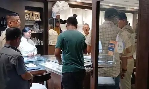 ग्राहक बनकर लुटेरों ने सिलीगुड़ी के सोने की दुकान से लूटे करोड़ों के गहने
