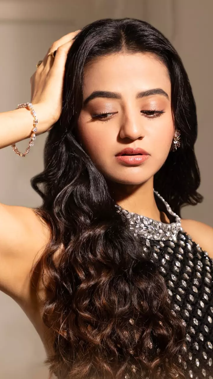 Helly Shah का हॉट फोटोशूट