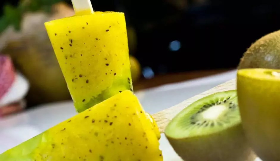 Kiwi sip:शरीर को ठंडक देने के अलावा सेहत के लिए भी है फायदेमंद Kiwi sip:शरीर को ठंडक देने के अलावा सेहत के लिए भी है फायदेमंद